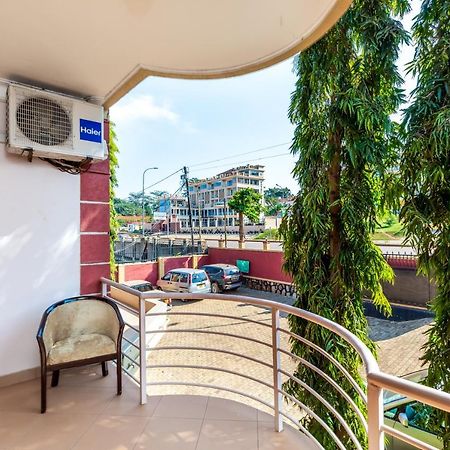 Entebbe Traveller'S Hotel Bagian luar foto