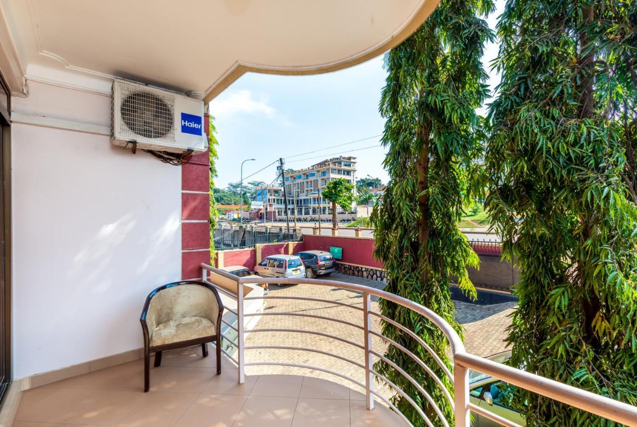 Entebbe Traveller'S Hotel Bagian luar foto