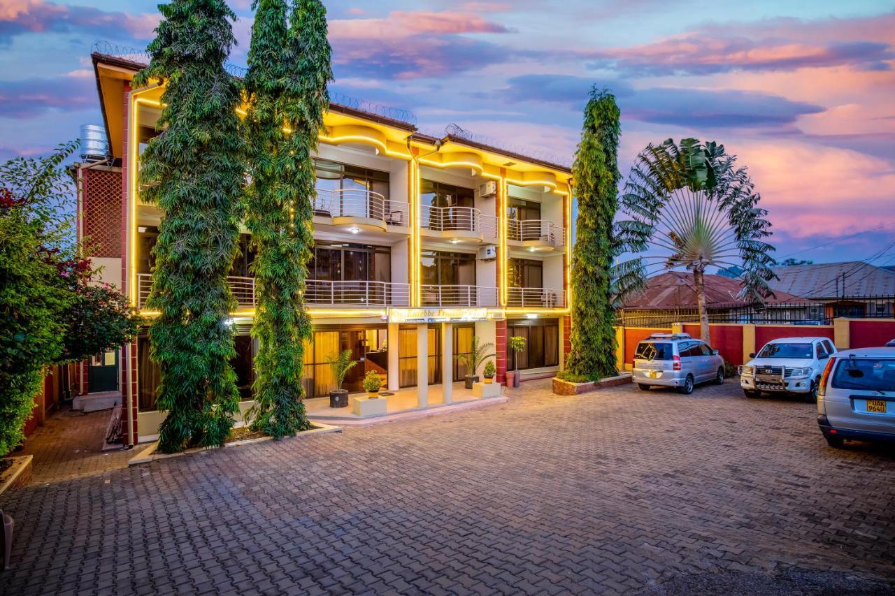 Entebbe Traveller'S Hotel Bagian luar foto