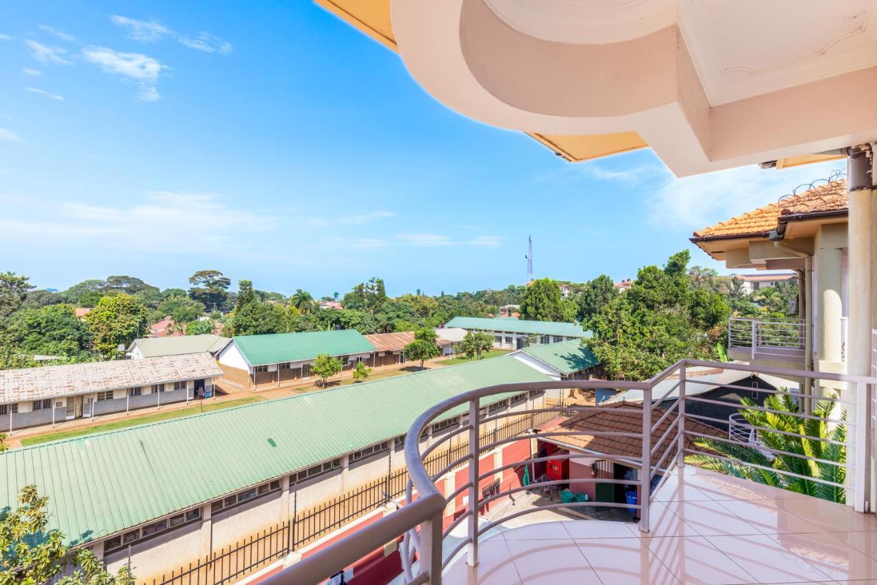 Entebbe Traveller'S Hotel Bagian luar foto