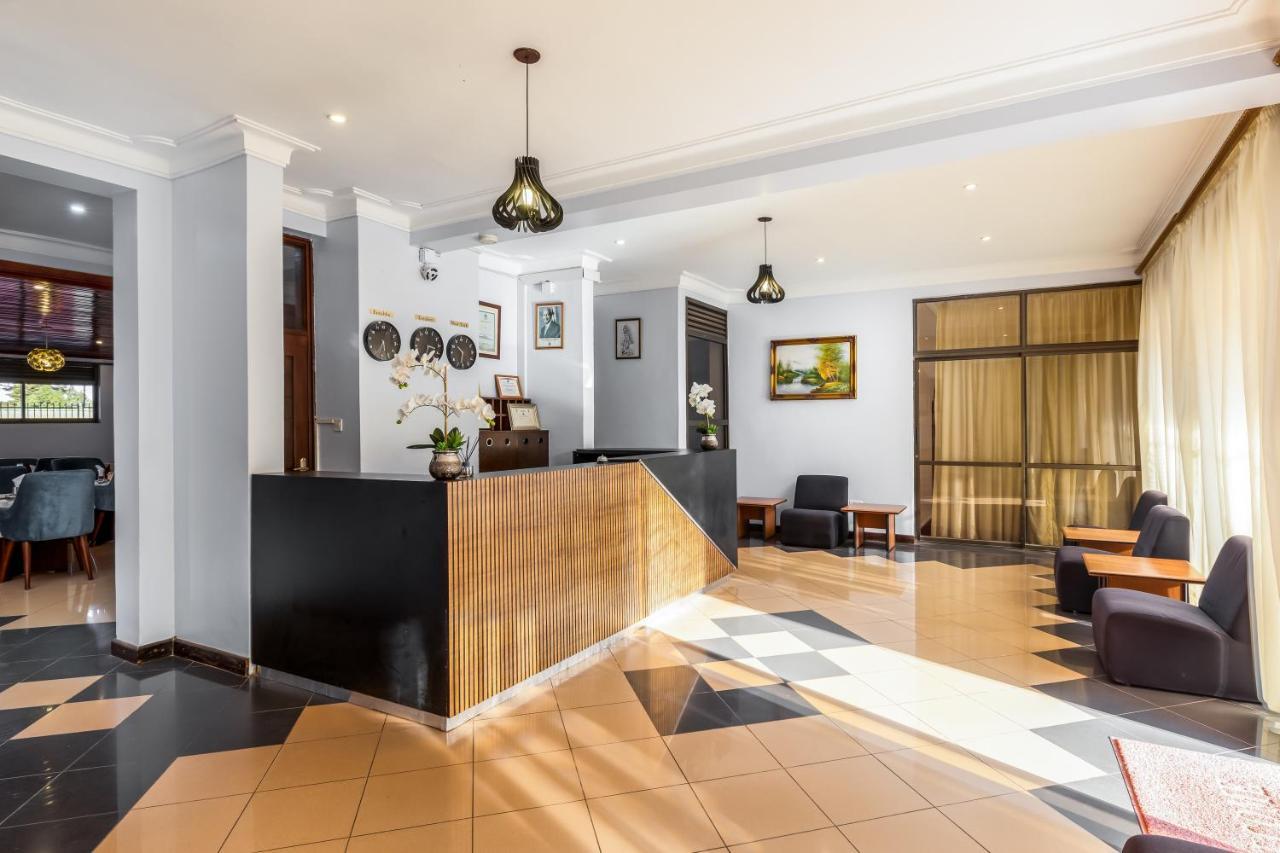 Entebbe Traveller'S Hotel Bagian luar foto