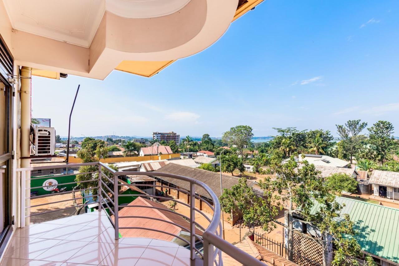 Entebbe Traveller'S Hotel Bagian luar foto