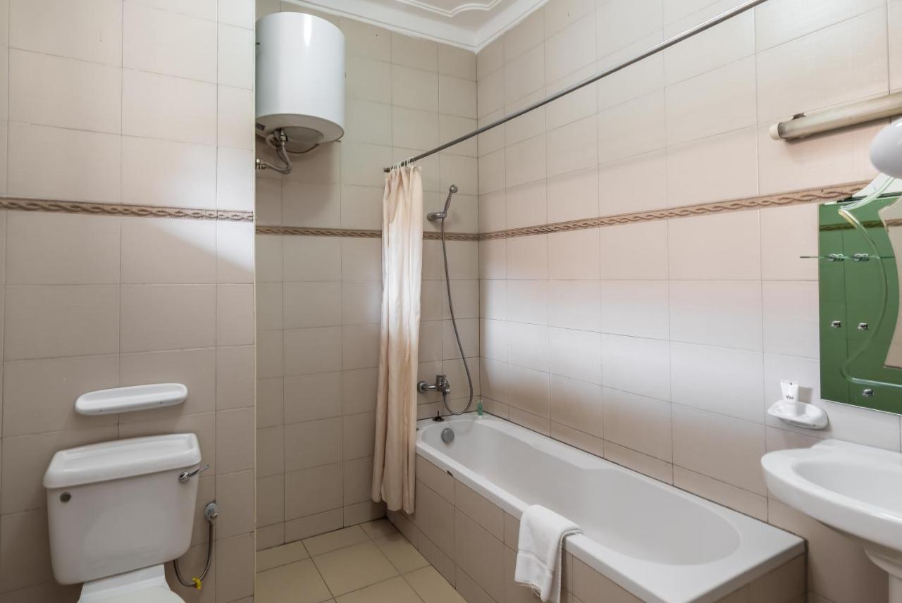 Entebbe Traveller'S Hotel Bagian luar foto