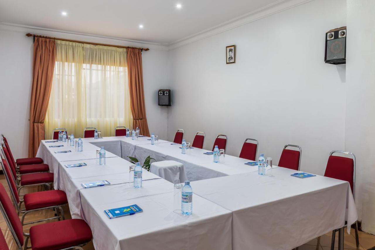Entebbe Traveller'S Hotel Bagian luar foto