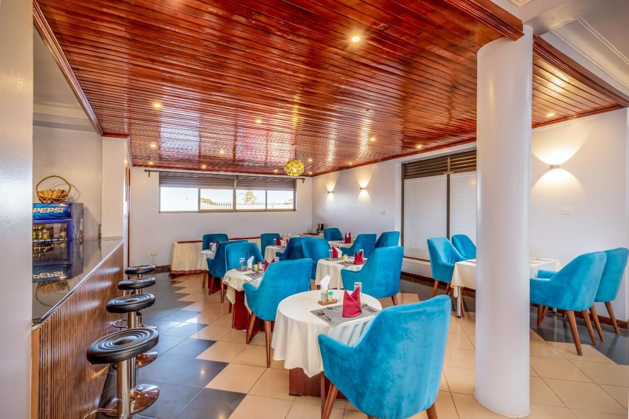 Entebbe Traveller'S Hotel Bagian luar foto