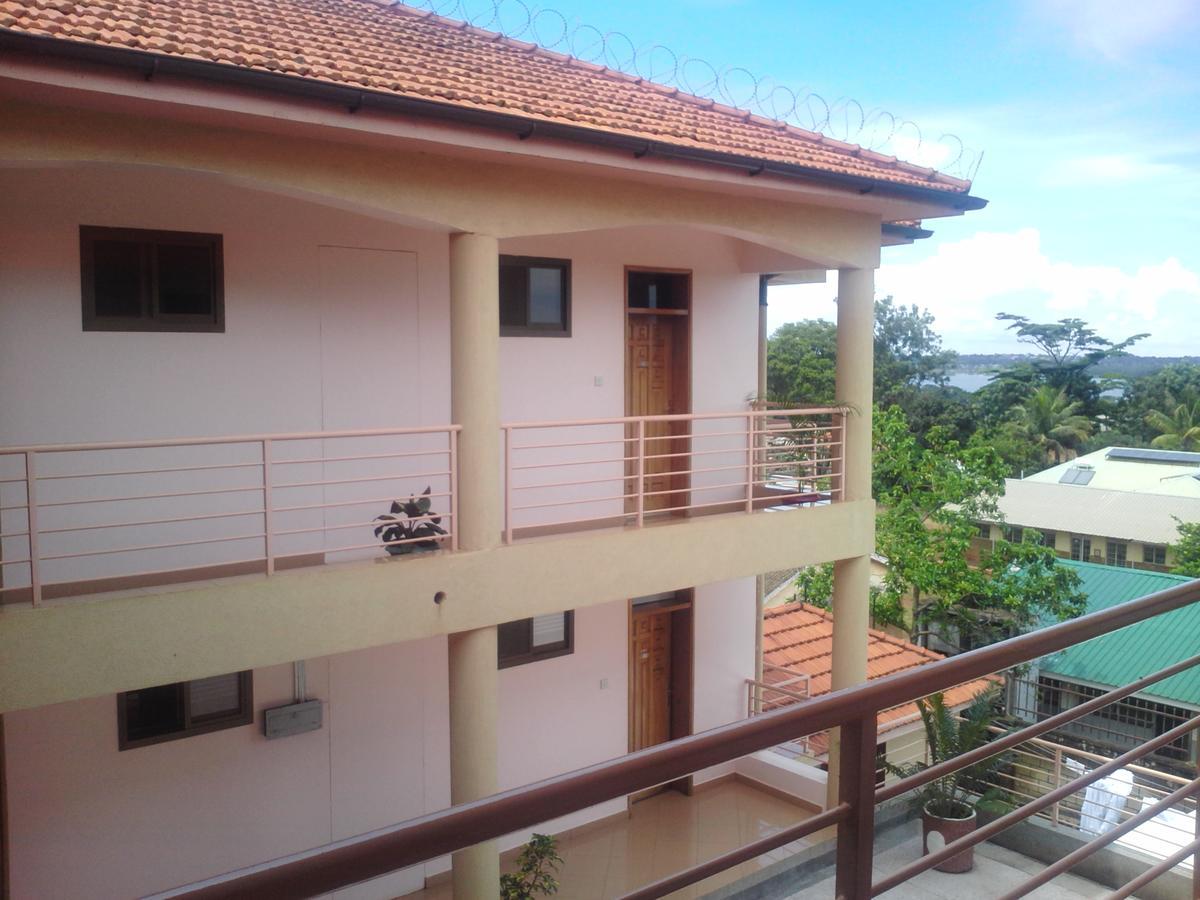 Entebbe Traveller'S Hotel Bagian luar foto