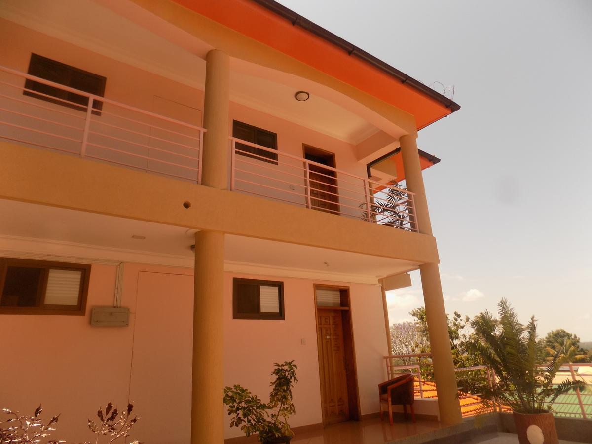 Entebbe Traveller'S Hotel Bagian luar foto