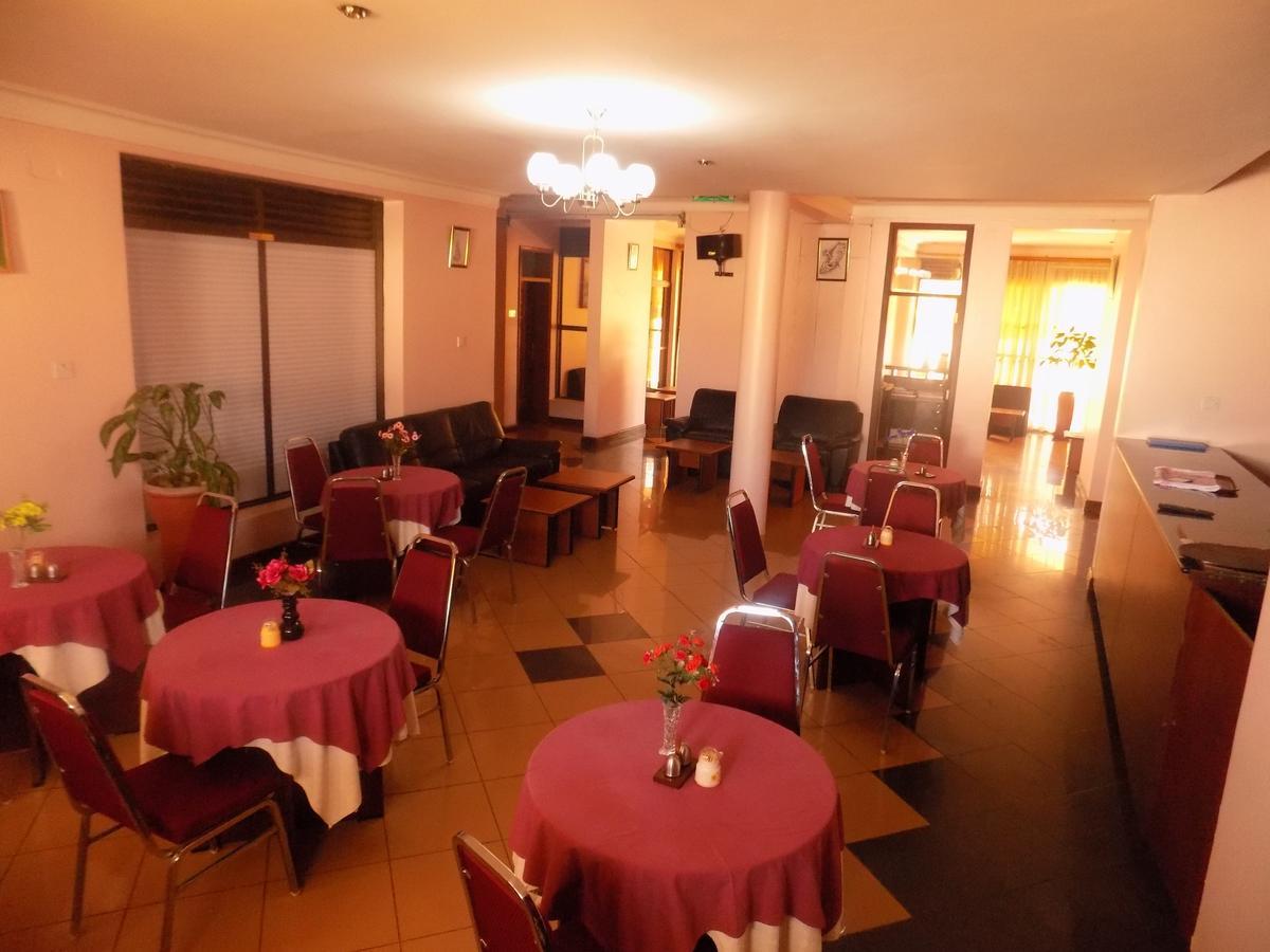 Entebbe Traveller'S Hotel Bagian luar foto