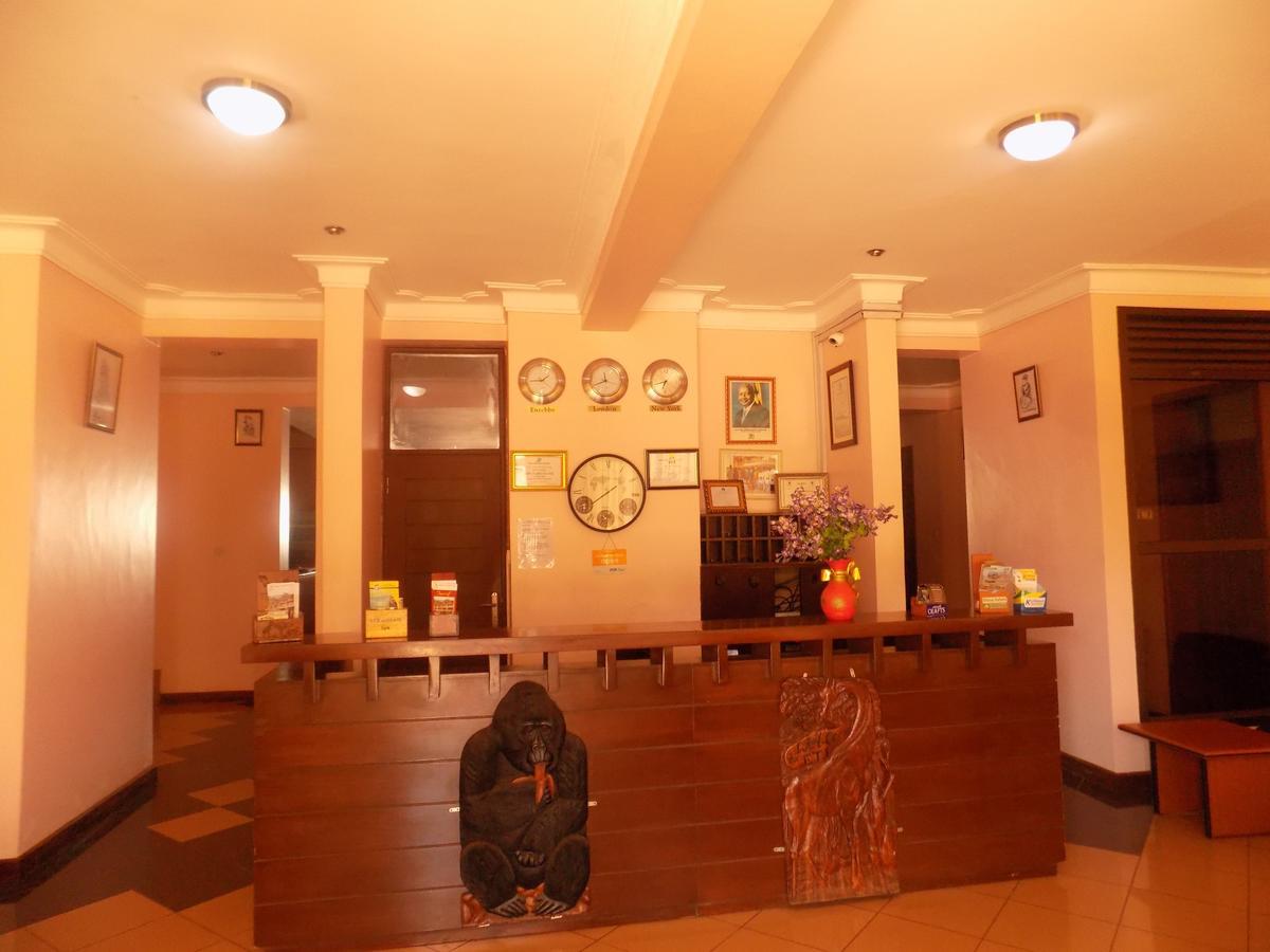 Entebbe Traveller'S Hotel Bagian luar foto