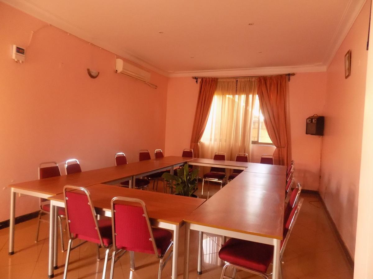 Entebbe Traveller'S Hotel Bagian luar foto
