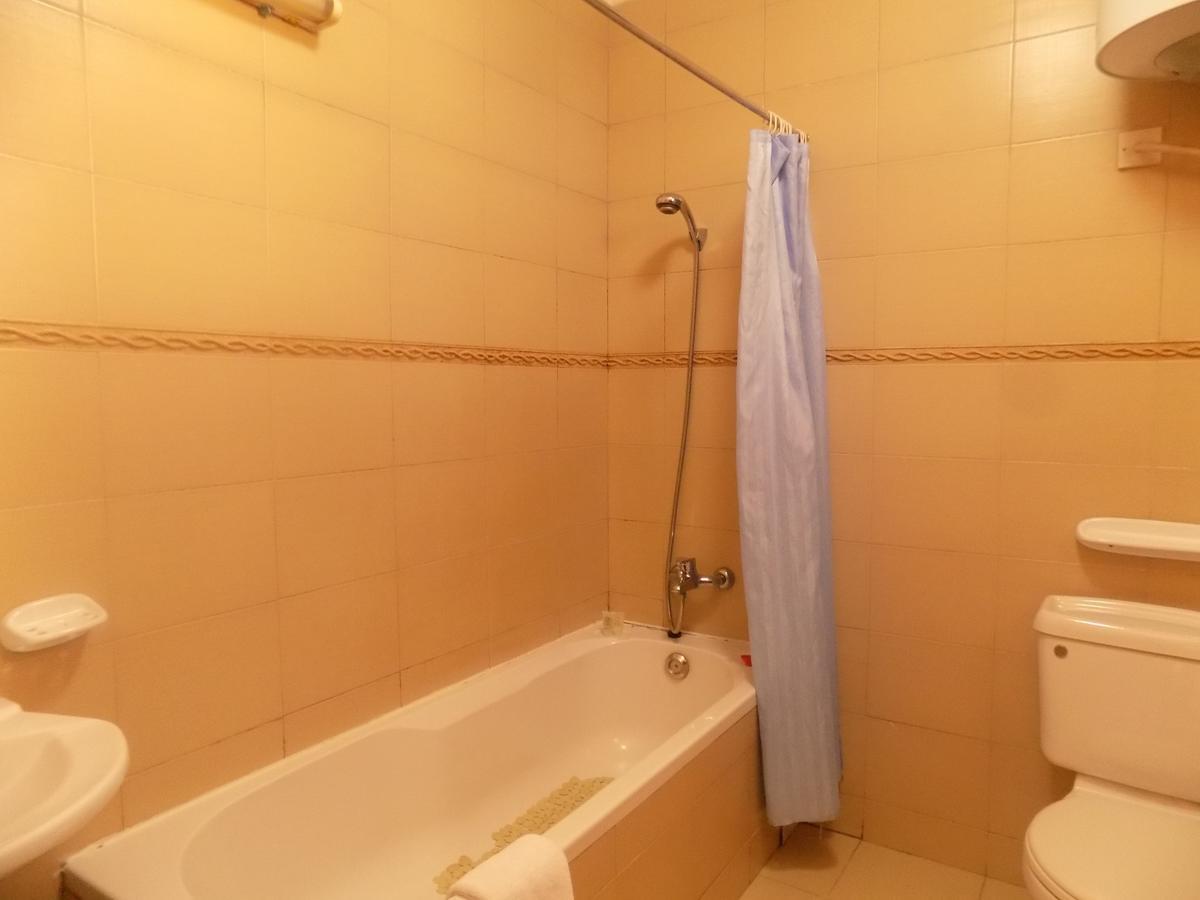 Entebbe Traveller'S Hotel Bagian luar foto