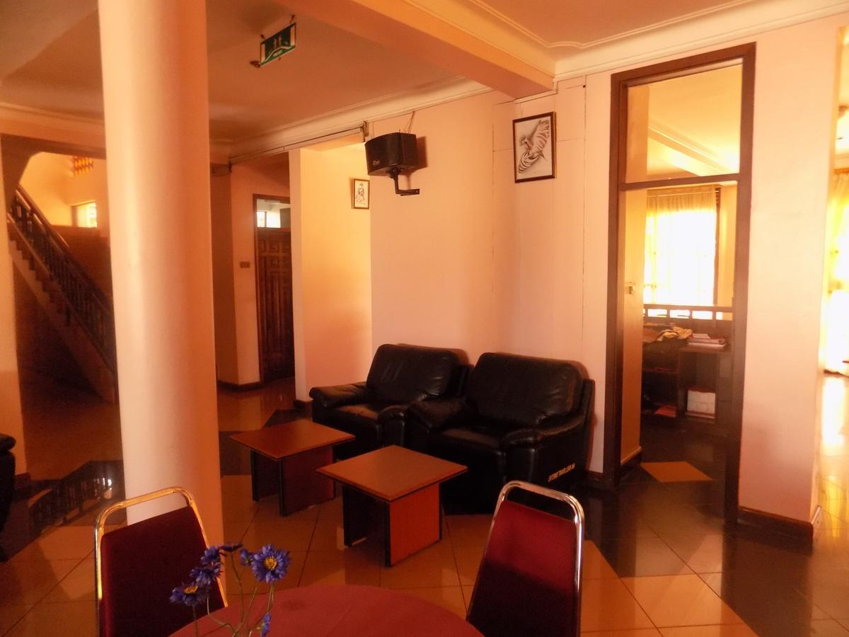Entebbe Traveller'S Hotel Bagian luar foto