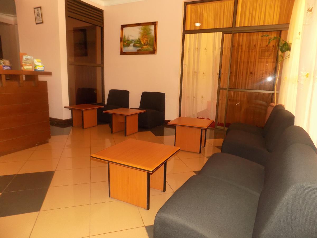 Entebbe Traveller'S Hotel Bagian luar foto