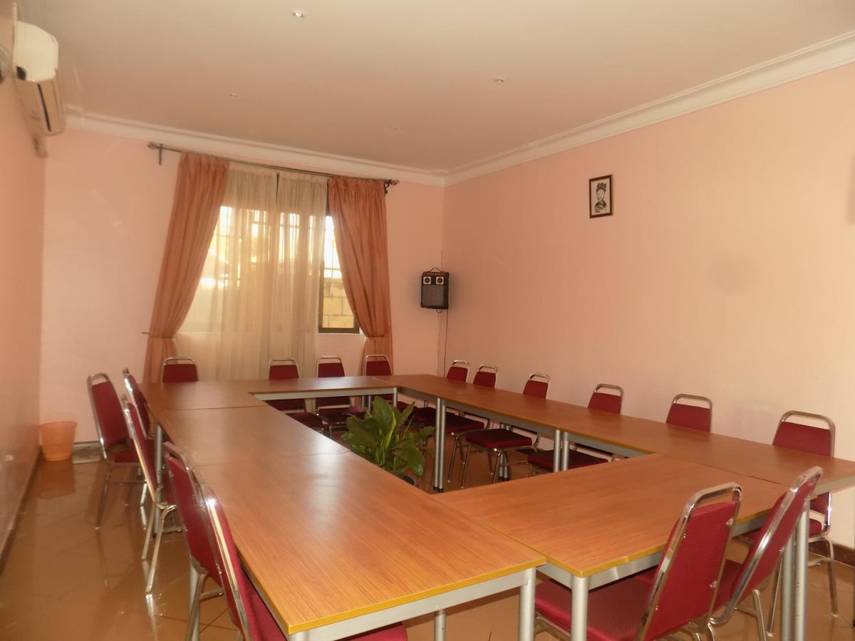 Entebbe Traveller'S Hotel Bagian luar foto